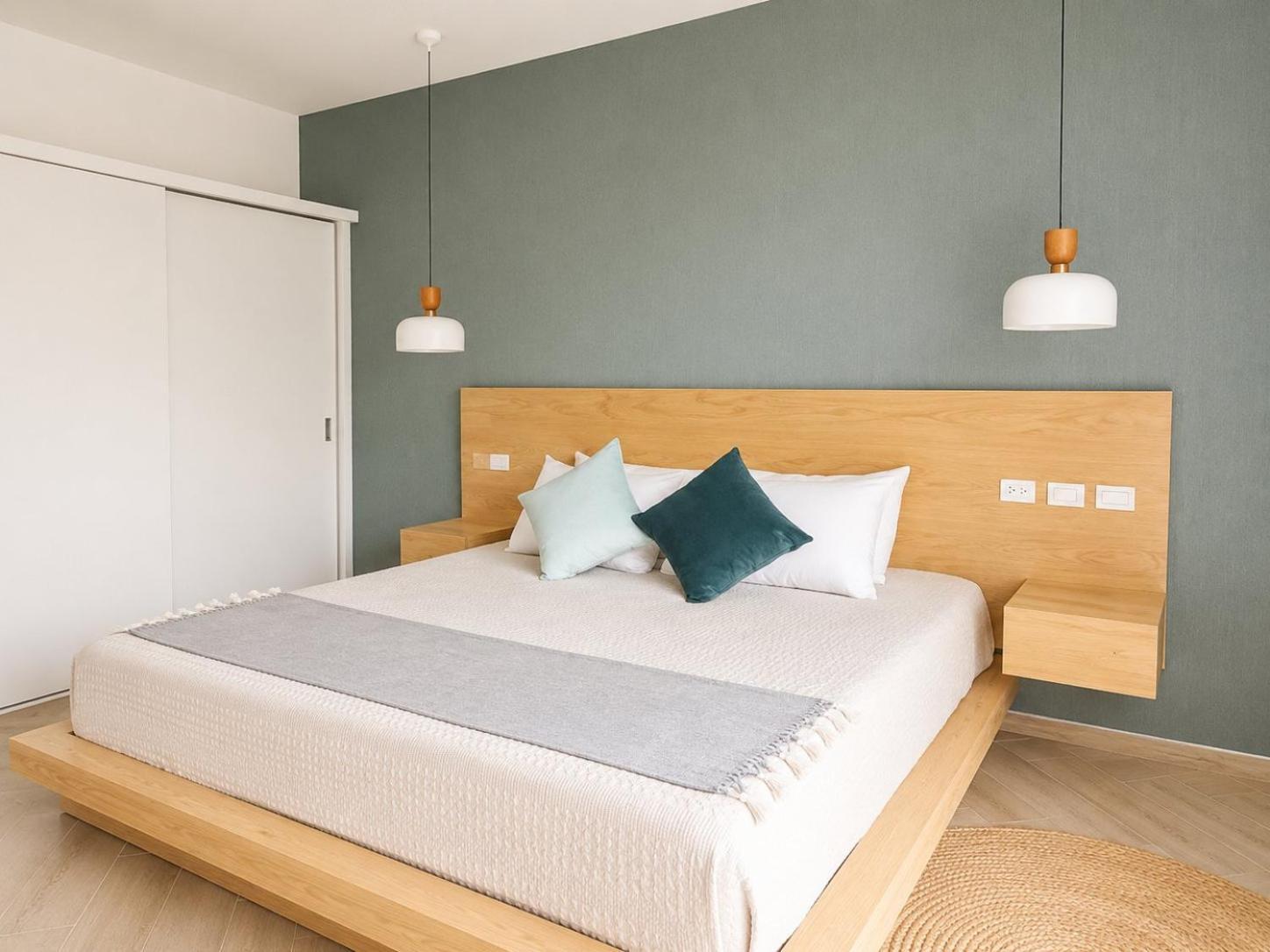 Deluxe One-Bedroom Apartment