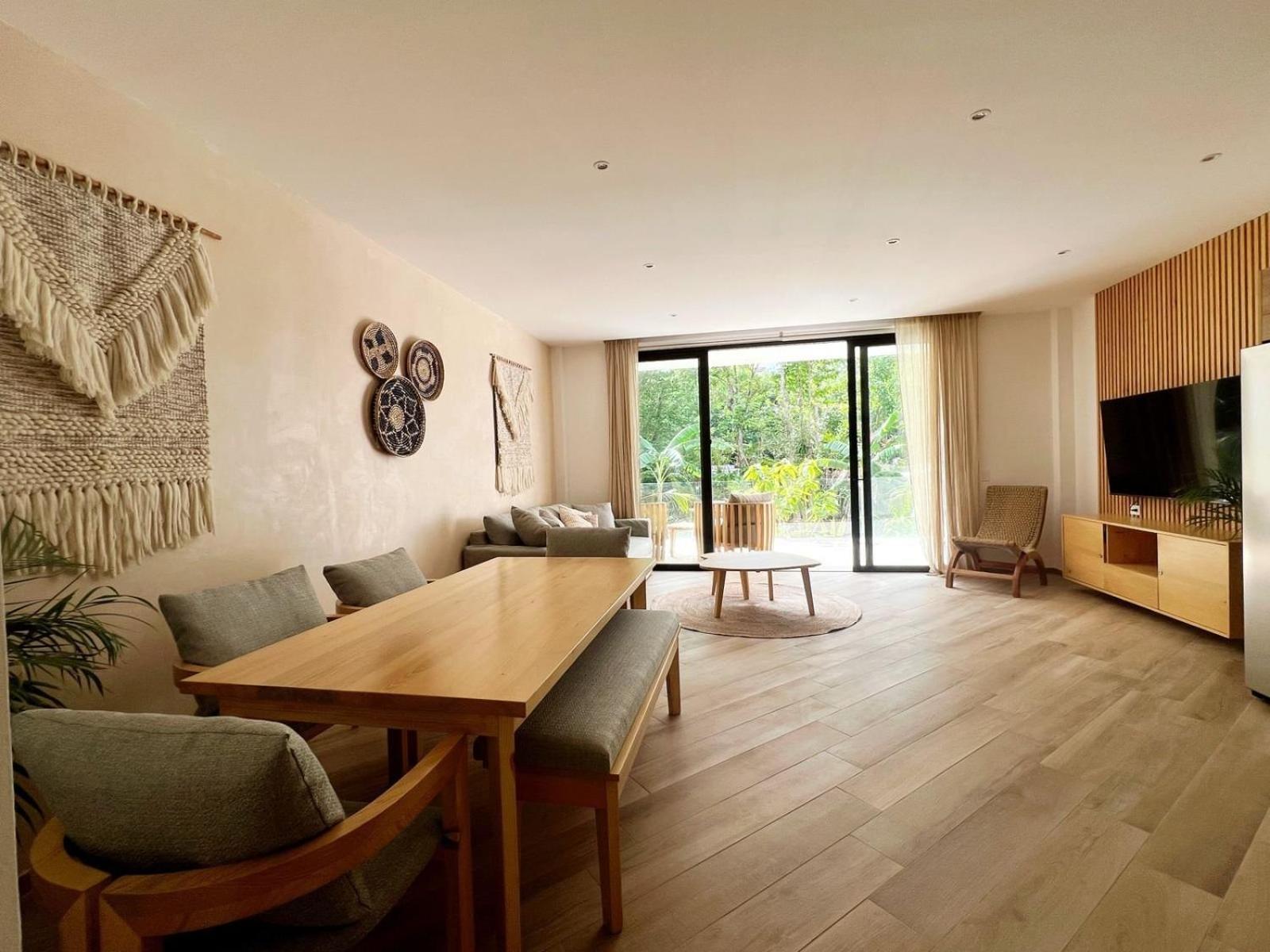 Deluxe One-Bedroom Apartment