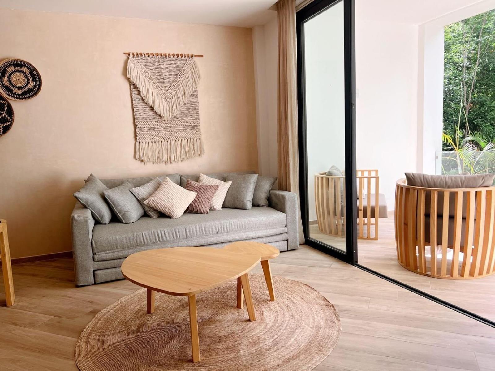 Deluxe One-Bedroom Apartment